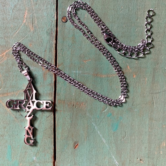 ✝️✝️ AMAZING GRACE Silver Tone Cross Necklace - NWOT ✝️✝️ - Picture 2 of 4